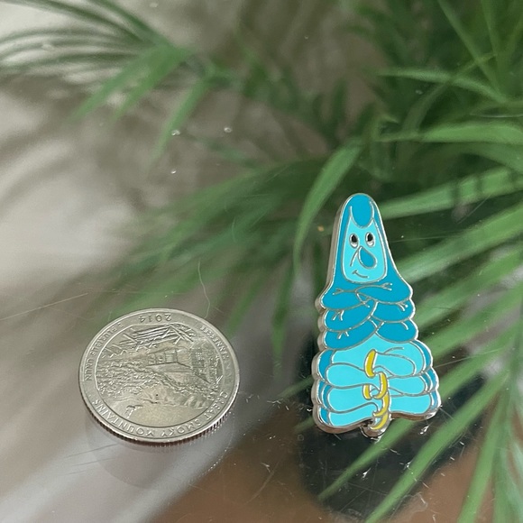 Alice in Wonderland Caterpillar enamel pin parks butterfly smoker psychedelic - Picture 2 of 5